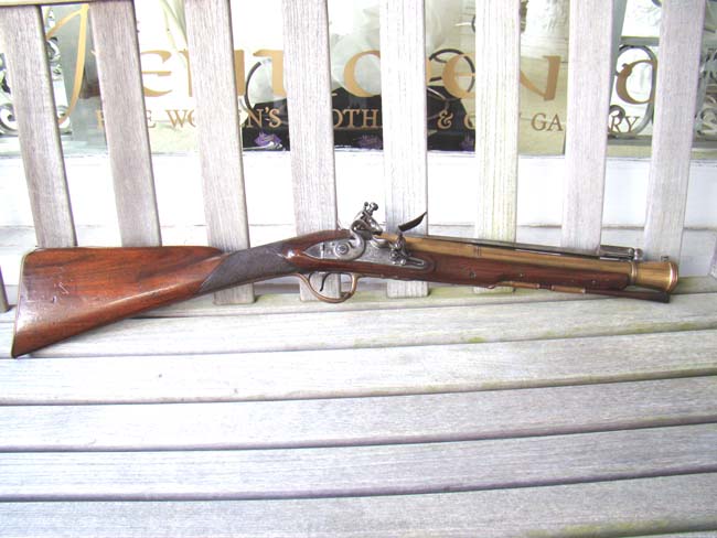  An exceptionally fine Early 19th Century English Flintlock Blunderbuss with Spring Bayonet by Joseph and William Richards circa 1808. — image 2